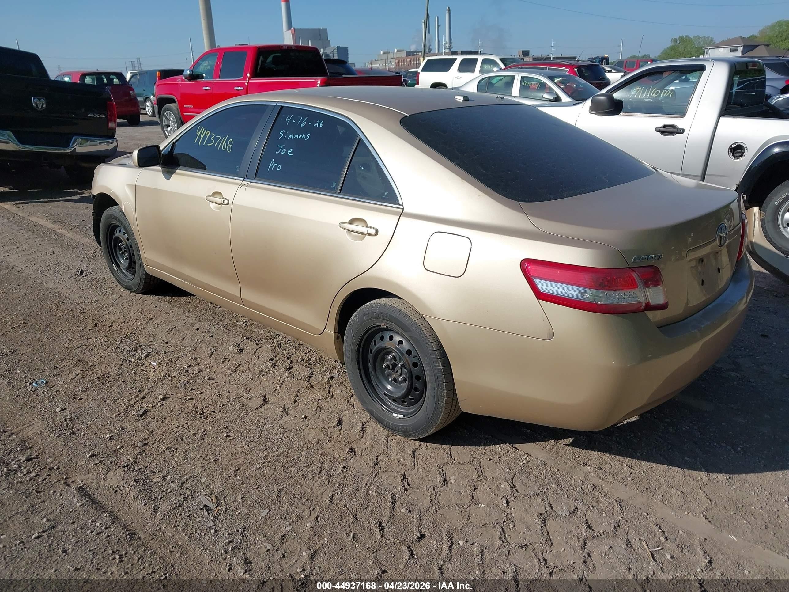 2010 Toyota Camry Le Gold vin: 4T1BF3EK2AU074982
