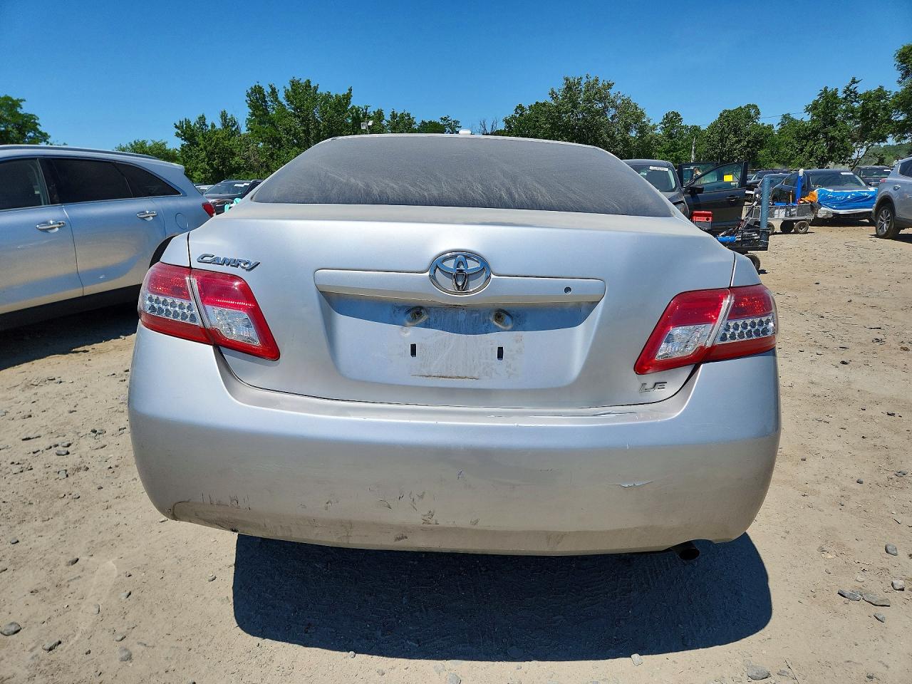 2010 Toyota Camry Le Silver vin: 4T1BF3EK2AU075176