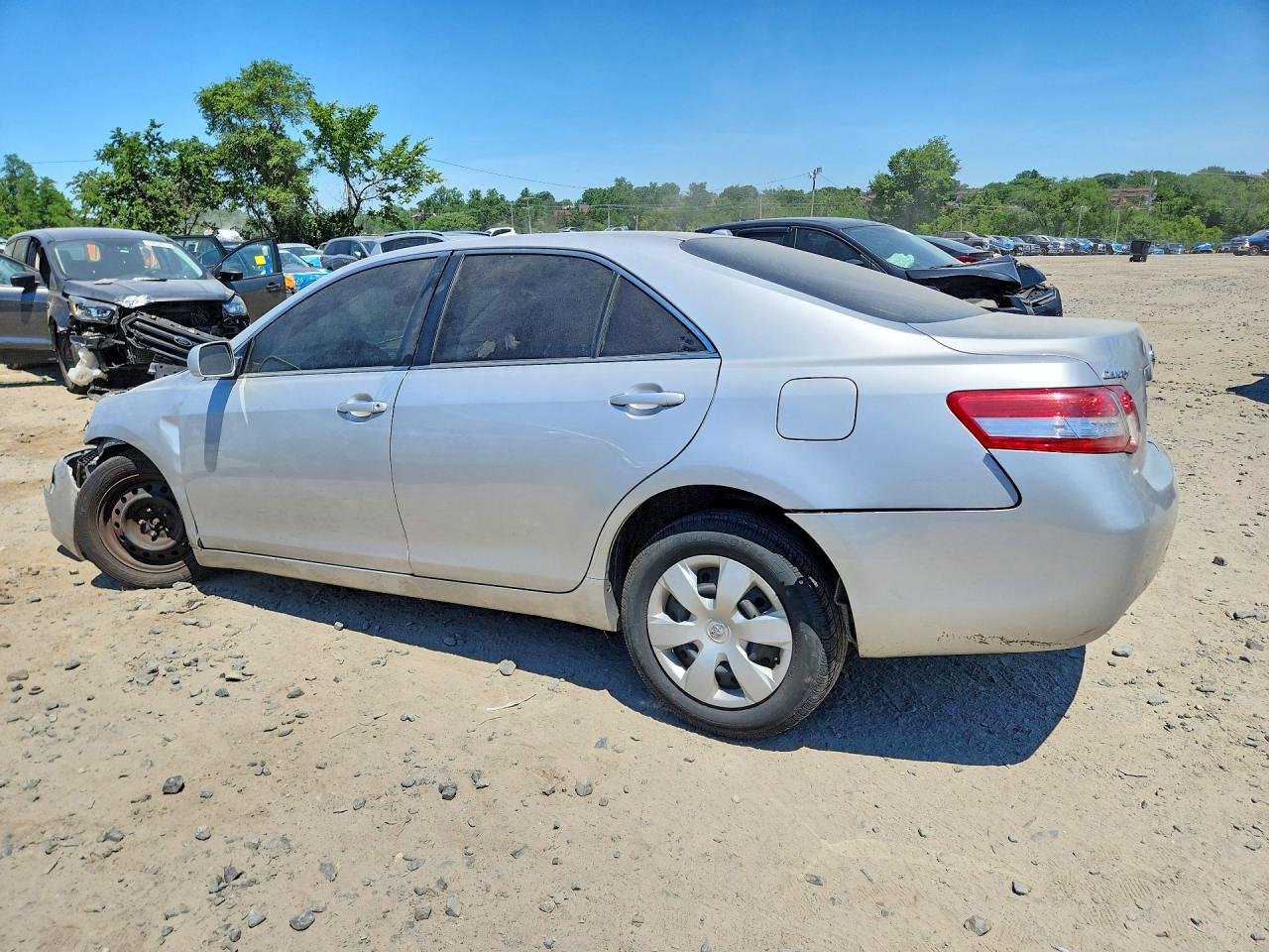 2010 Toyota Camry Le Silver vin: 4T1BF3EK2AU075176