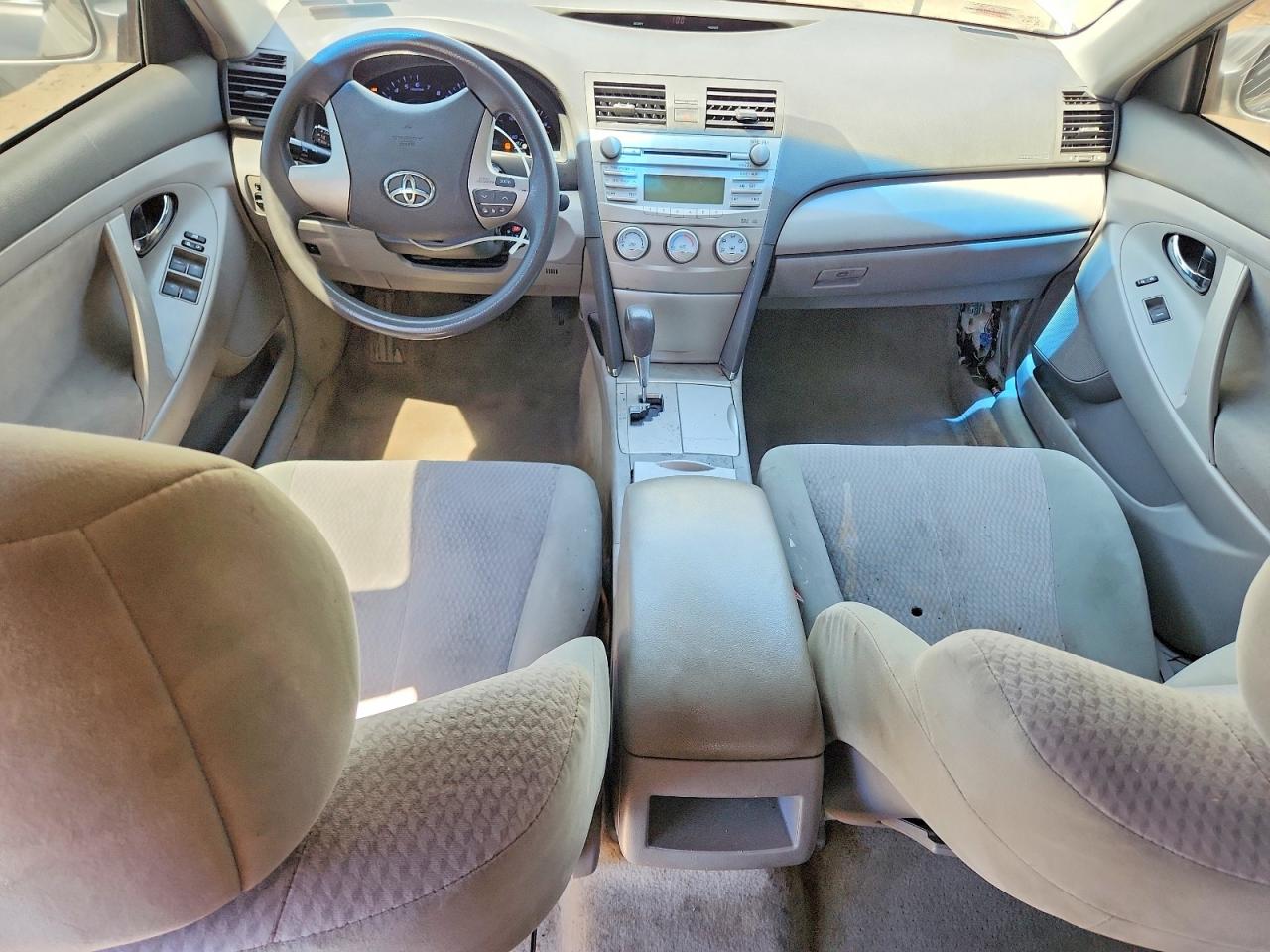 2010 Toyota Camry Le Silver vin: 4T1BF3EK2AU075176