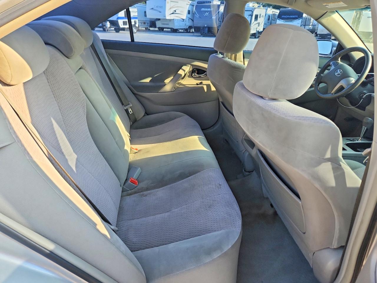 2010 Toyota Camry Le Серебряный vin: 4T1BF3EK2AU078756