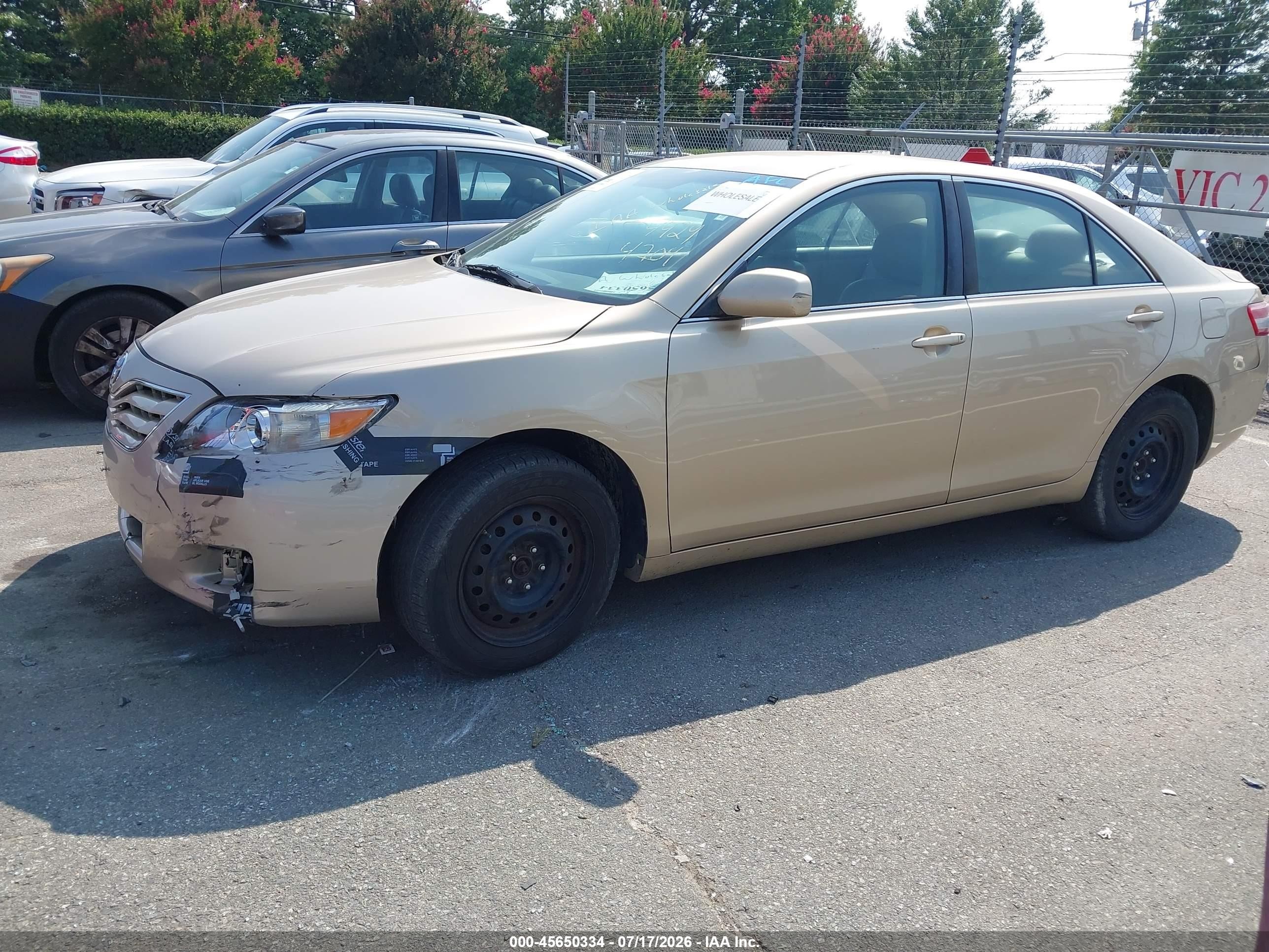 2010 Toyota Camry Le Gold vin: 4T1BF3EK2AU084962