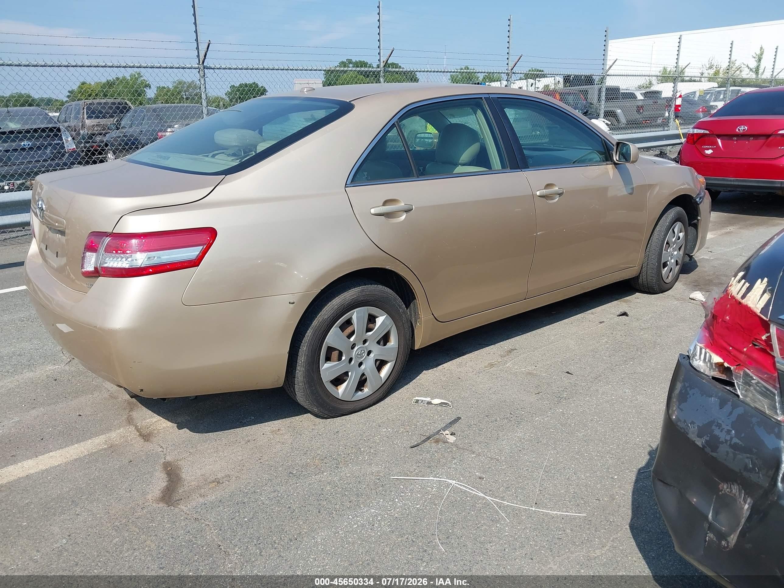 2010 Toyota Camry Le Gold vin: 4T1BF3EK2AU084962