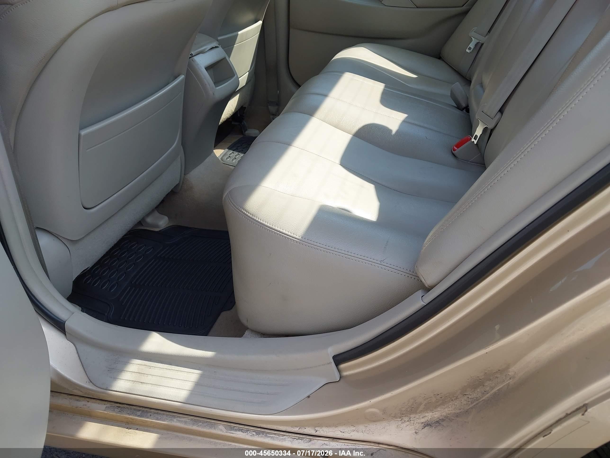 2010 Toyota Camry Le Gold vin: 4T1BF3EK2AU084962