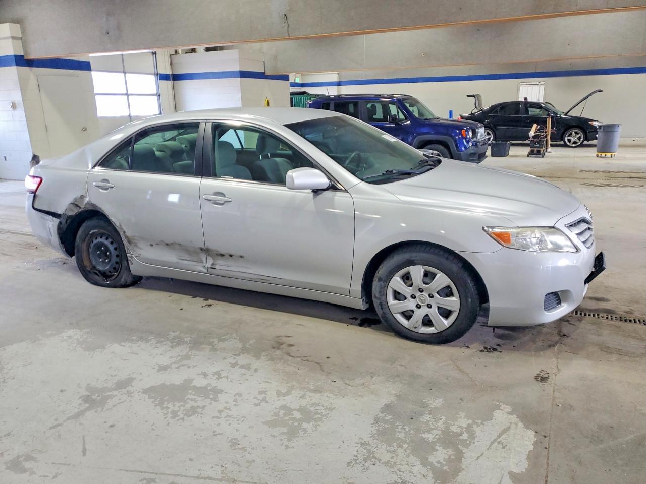 2010 Toyota Camry Le Silver vin: 4T1BF3EK2AU091667