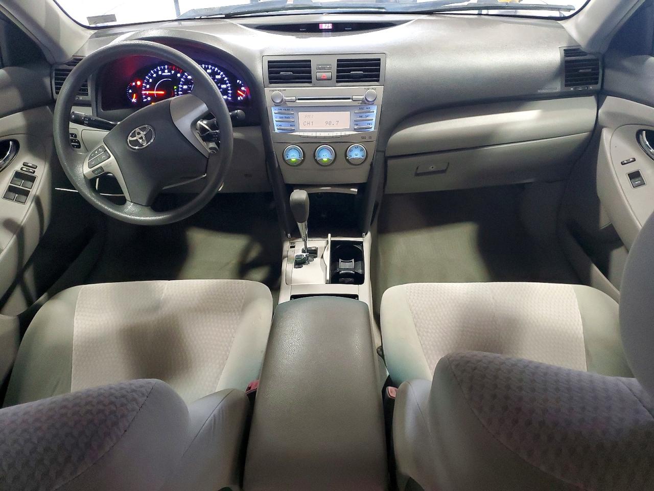 2010 Toyota Camry Le Silver vin: 4T1BF3EK2AU091667