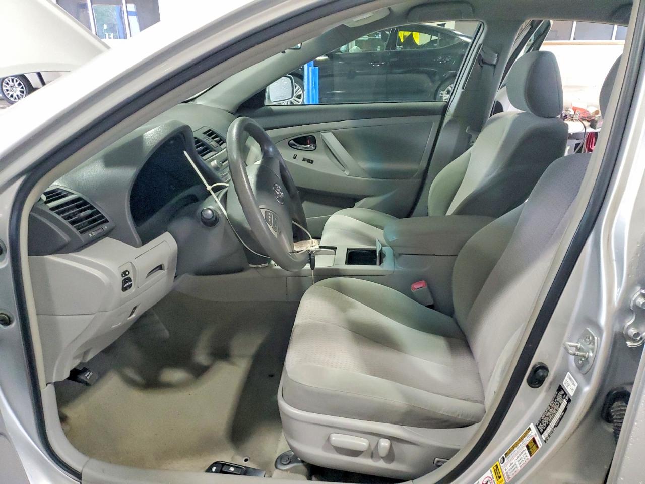 2010 Toyota Camry Le Silver vin: 4T1BF3EK2AU091667