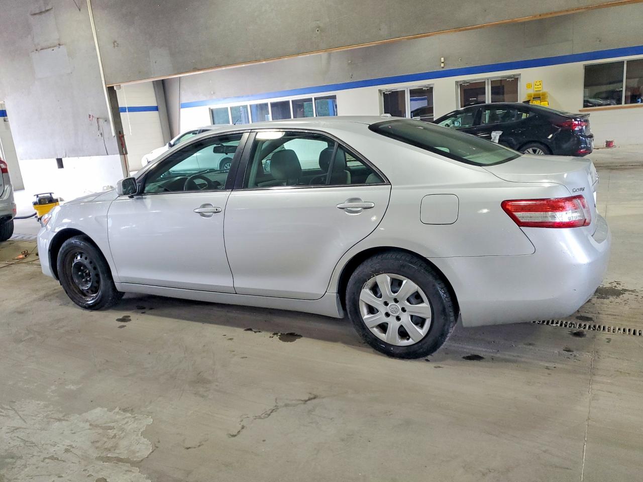 2010 Toyota Camry Le Silver vin: 4T1BF3EK2AU091667