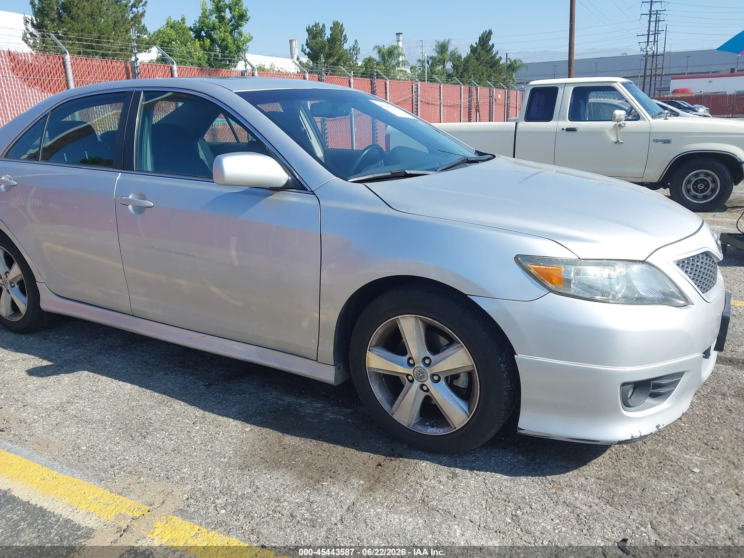 2010 Toyota Camry Se Серебряный vin: 4T1BF3EK2AU095010
