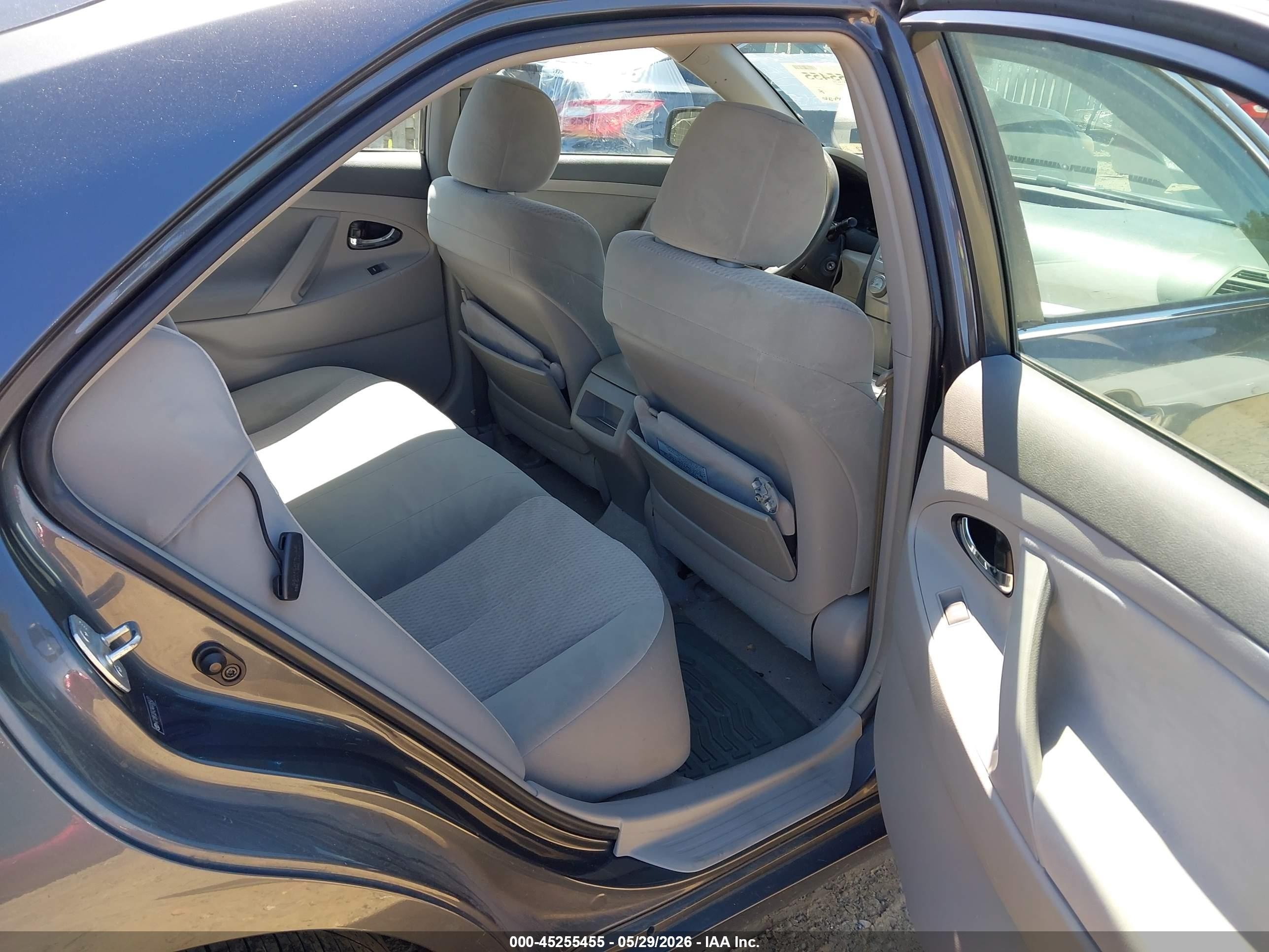 2010 Toyota Camry Le Gray vin: 4T1BF3EK2AU095427