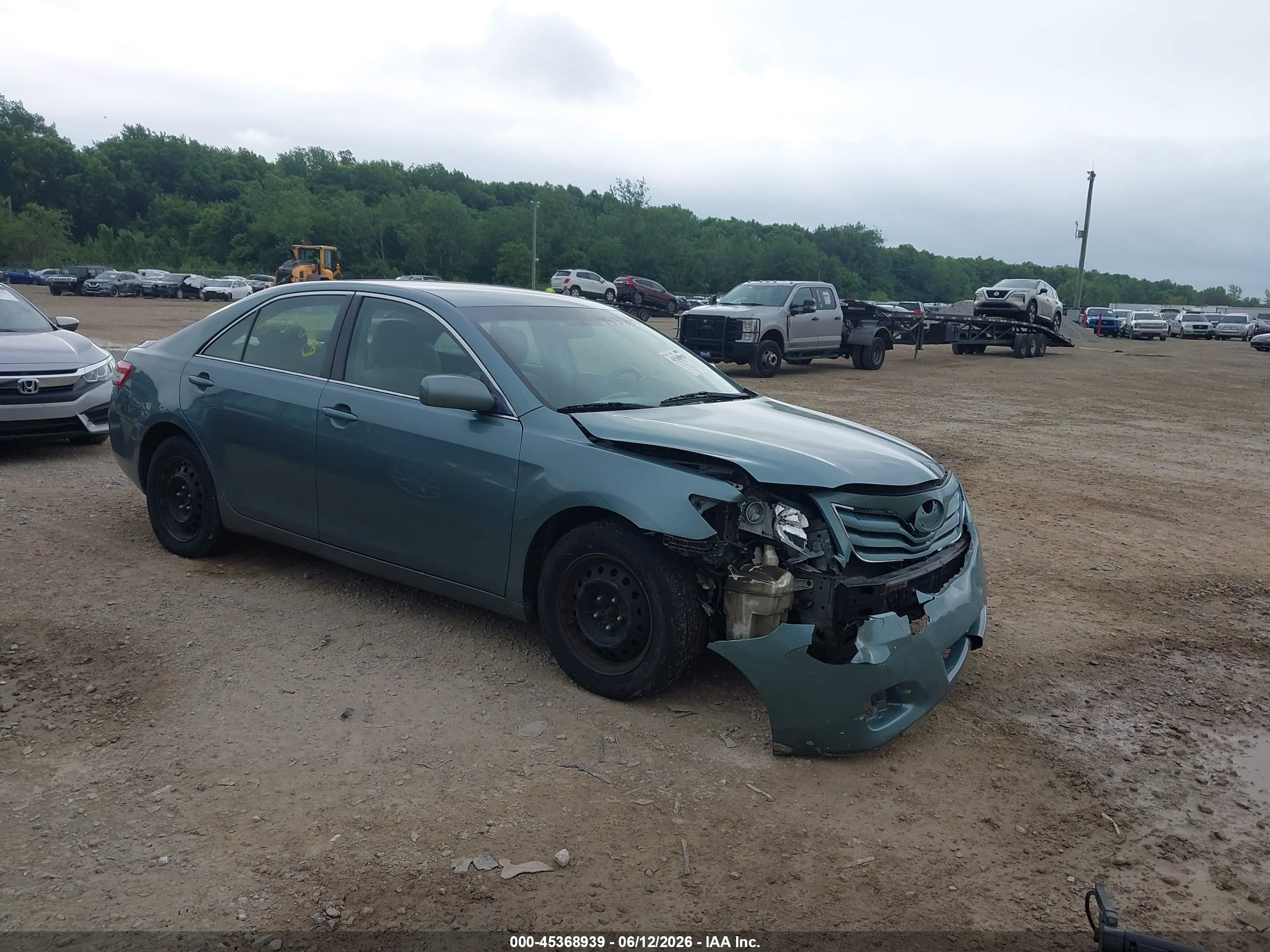 2010 Toyota Camry Le Green vin: 4T1BF3EK2AU513680