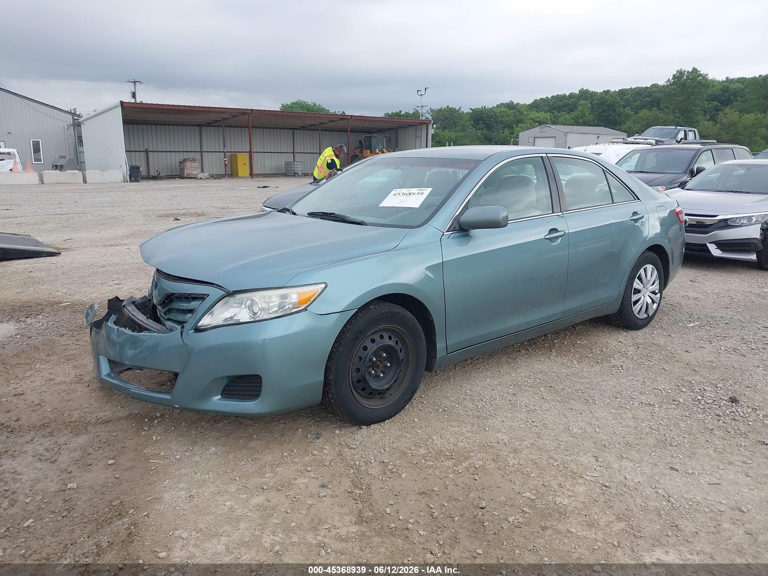 2010 Toyota Camry Le Green vin: 4T1BF3EK2AU513680