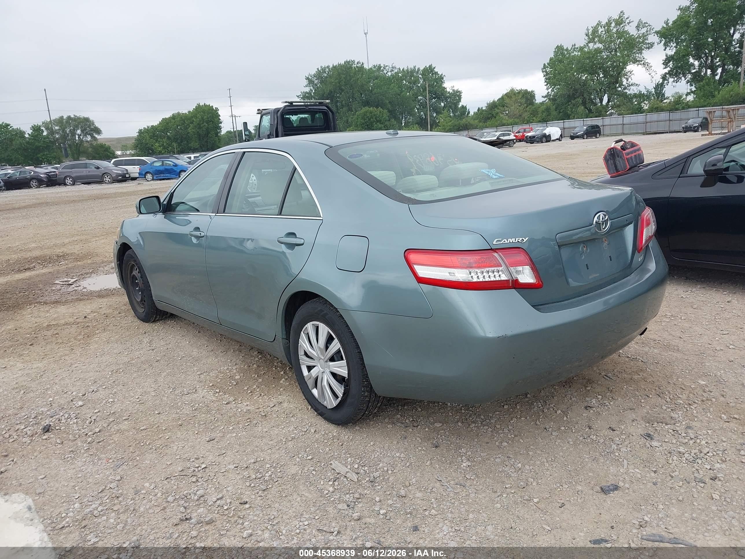 2010 Toyota Camry Le Green vin: 4T1BF3EK2AU513680