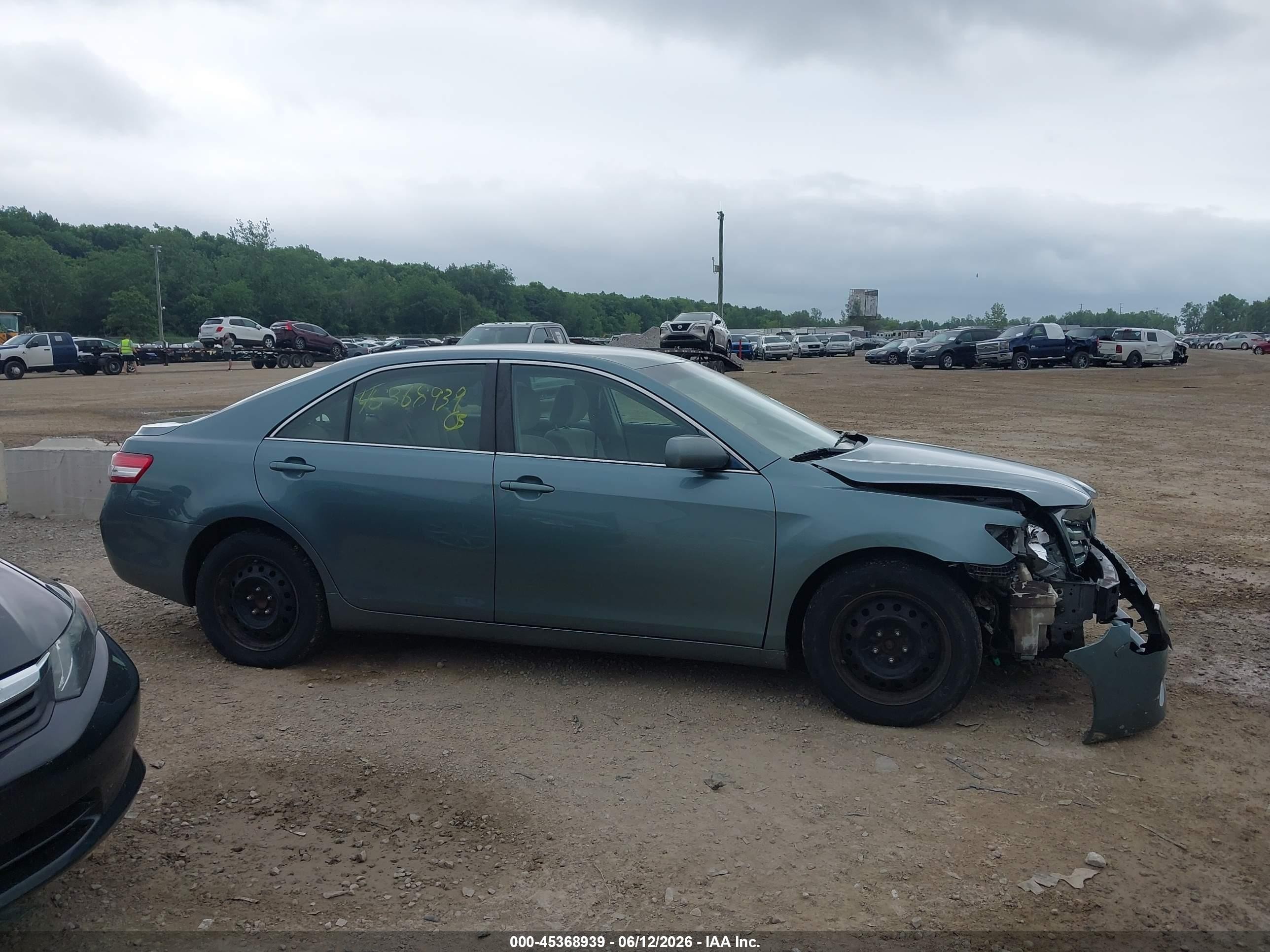 2010 Toyota Camry Le Green vin: 4T1BF3EK2AU513680