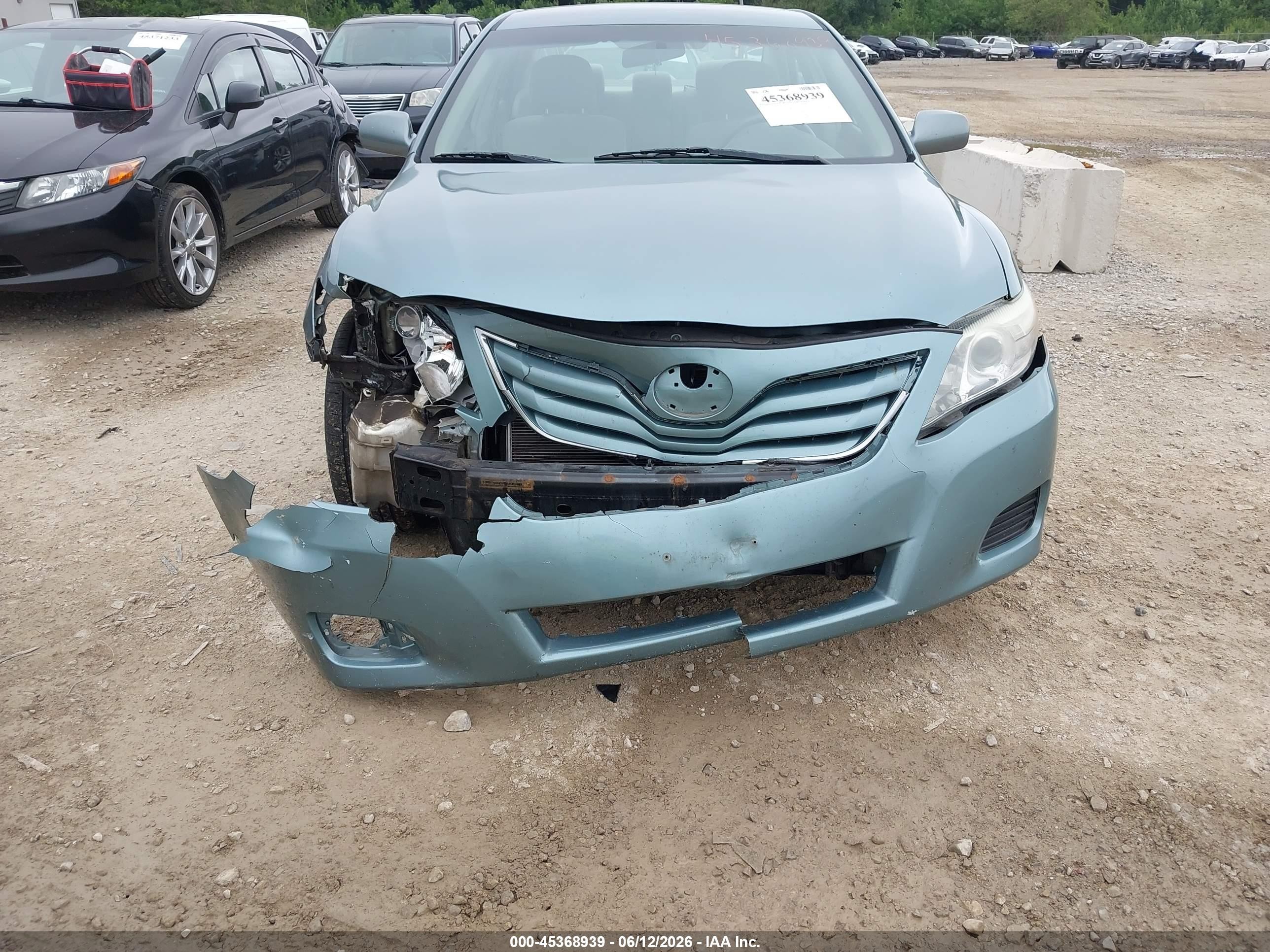 2010 Toyota Camry Le Green vin: 4T1BF3EK2AU513680