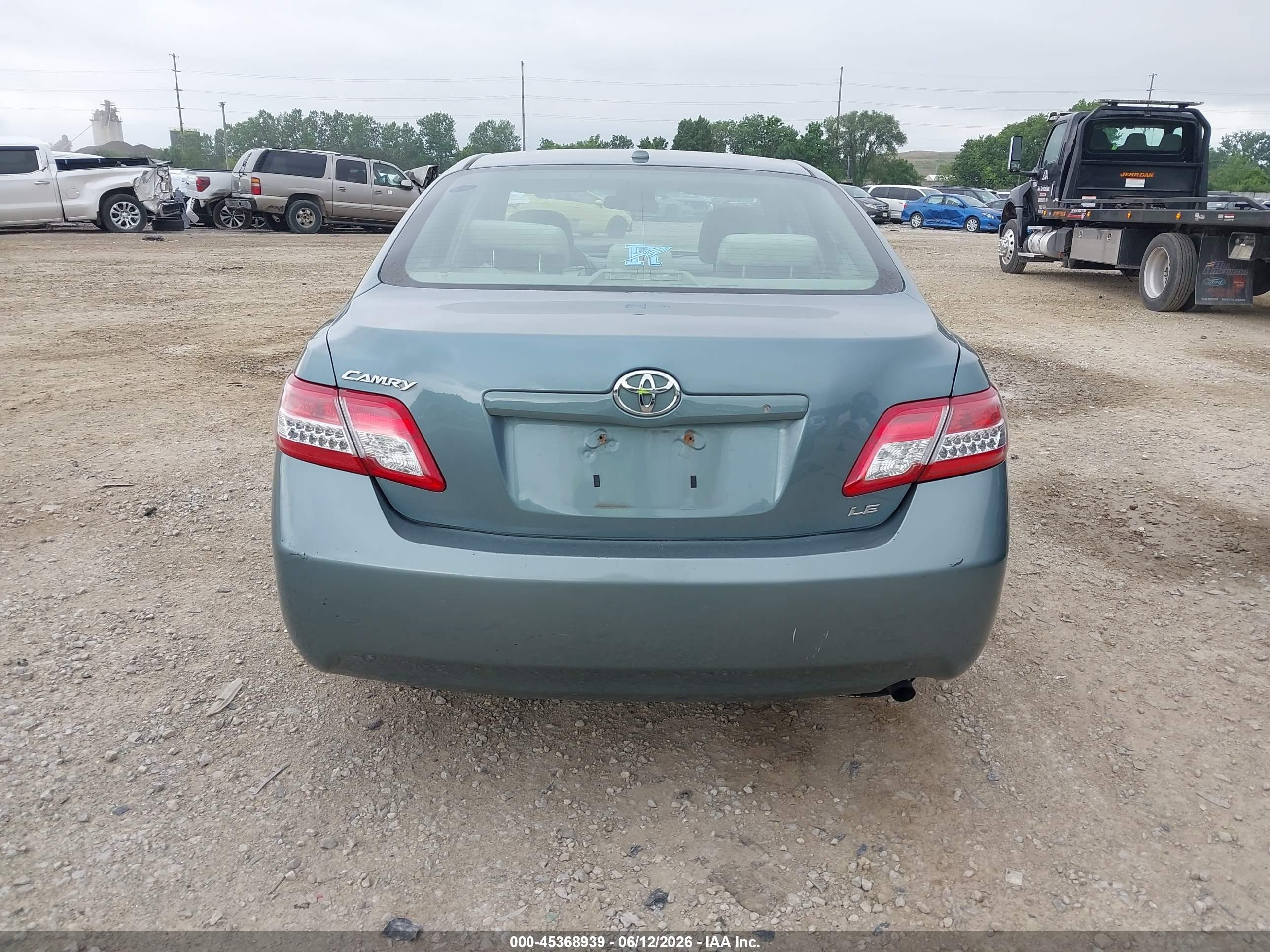 2010 Toyota Camry Le Green vin: 4T1BF3EK2AU513680
