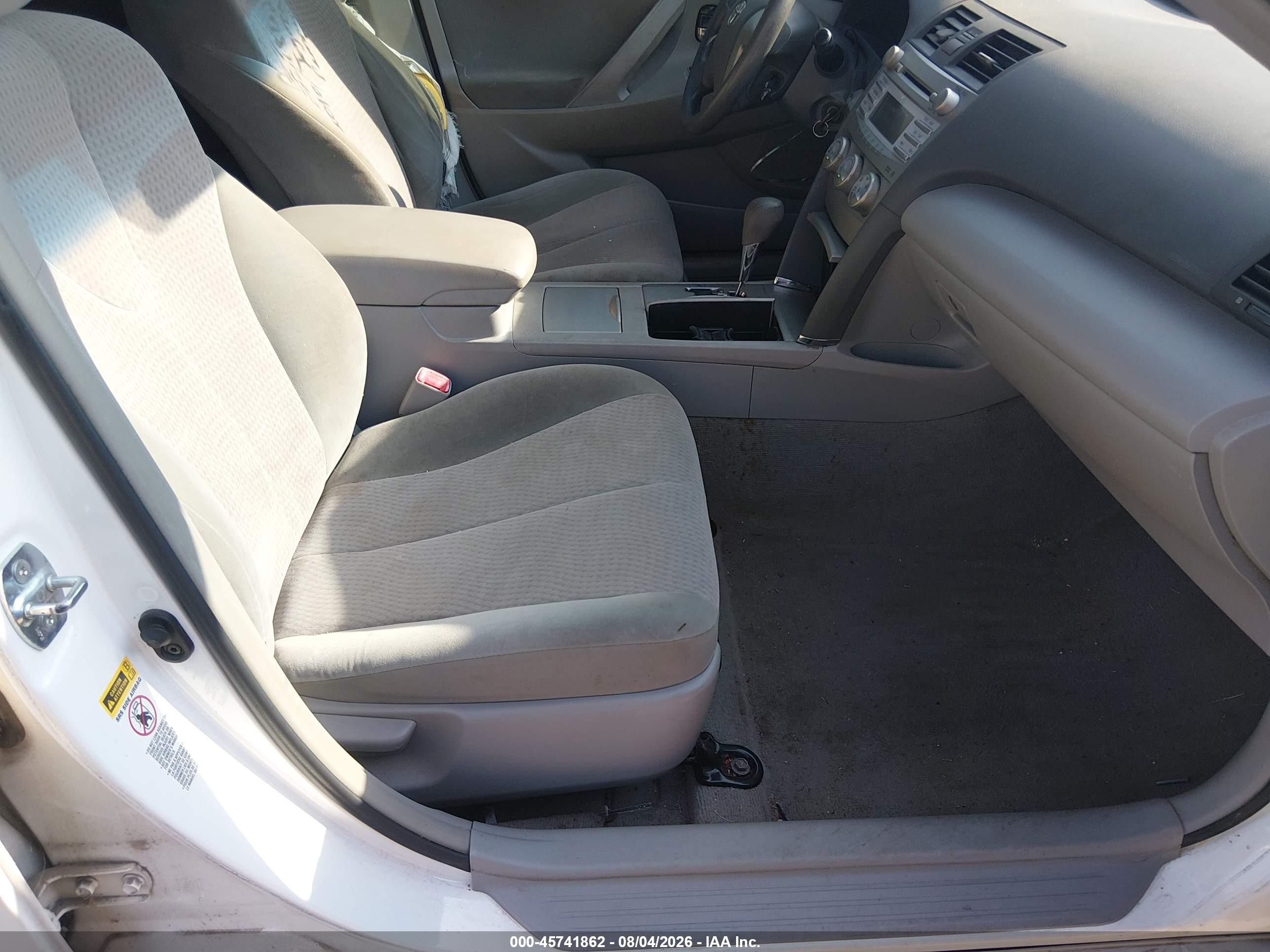 2010 Toyota Camry Le White vin: 4T1BF3EK2AU545447
