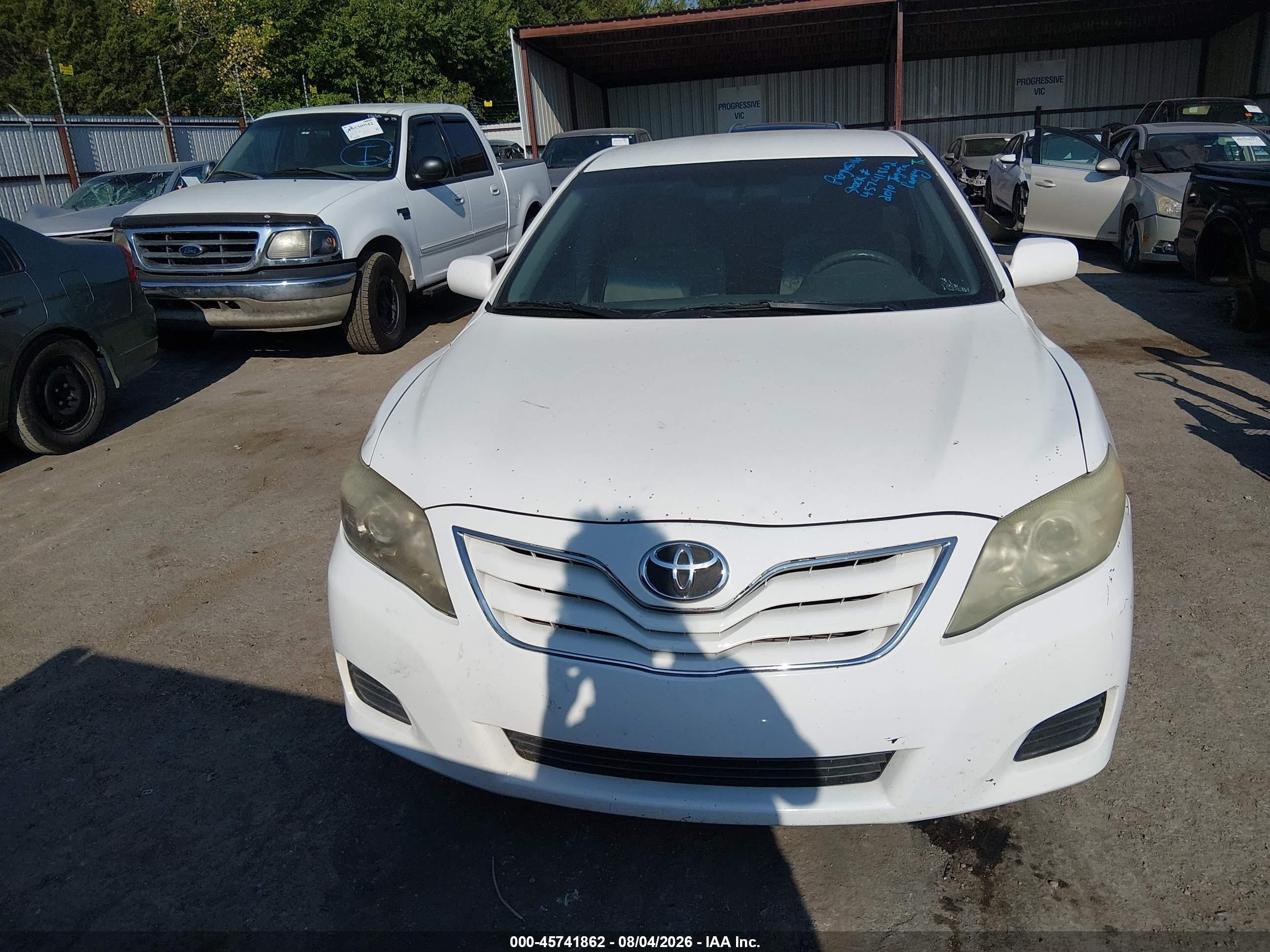 2010 Toyota Camry Le White vin: 4T1BF3EK2AU545447