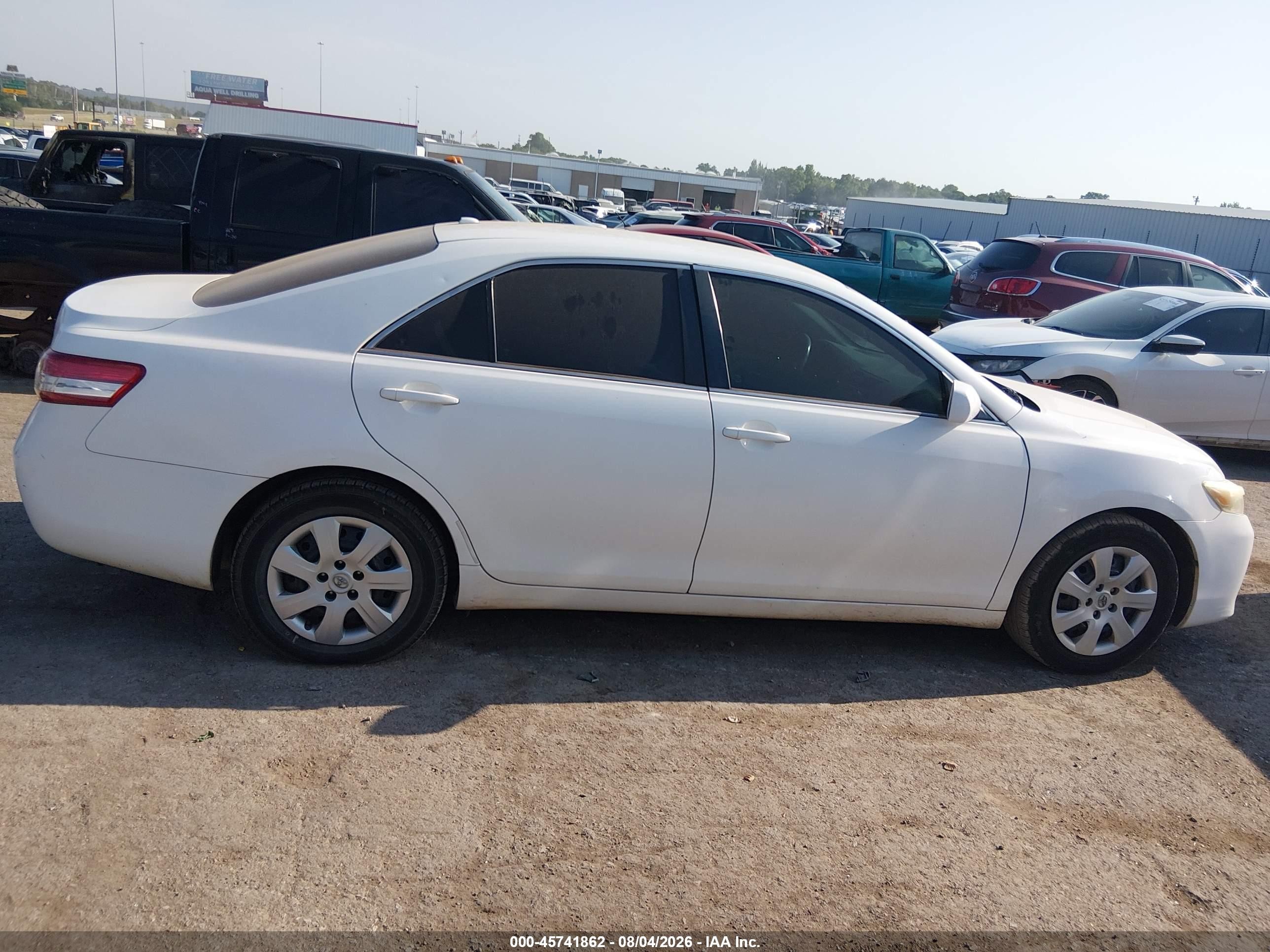2010 Toyota Camry Le White vin: 4T1BF3EK2AU545447