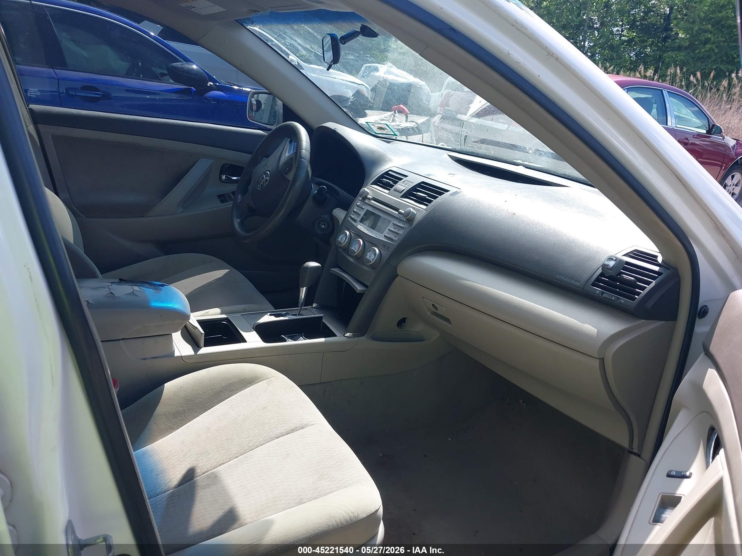 2010 Toyota Camry Le White vin: 4T1BF3EK2AU556982