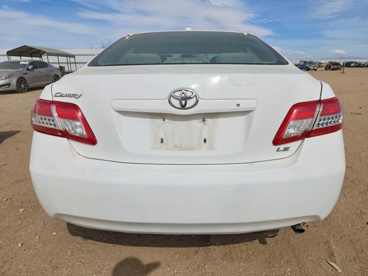 2010 Toyota Camry Le White vin: 4T1BF3EK2AU562023