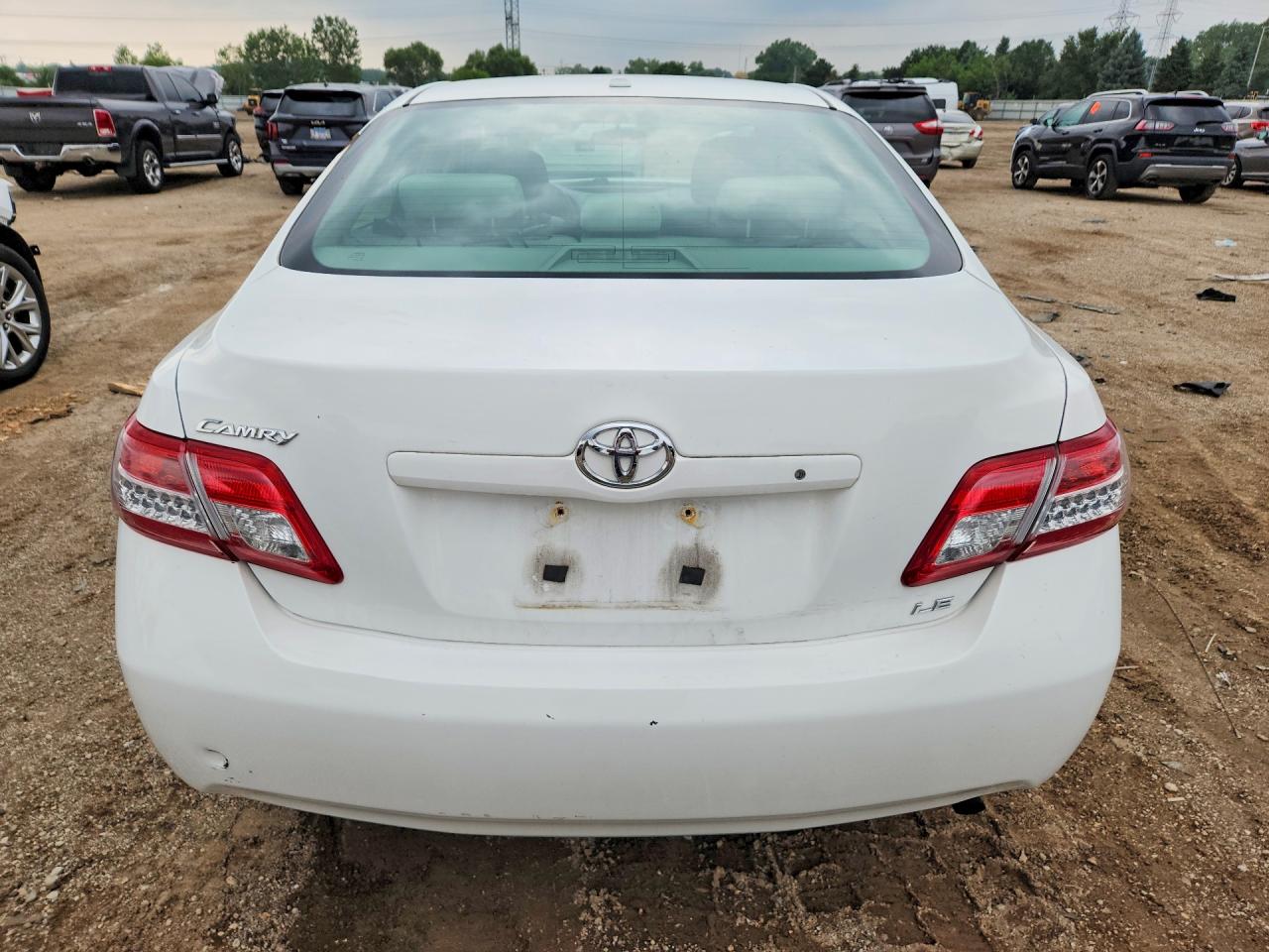 2010 Toyota Camry Le White vin: 4T1BF3EK2AU573877