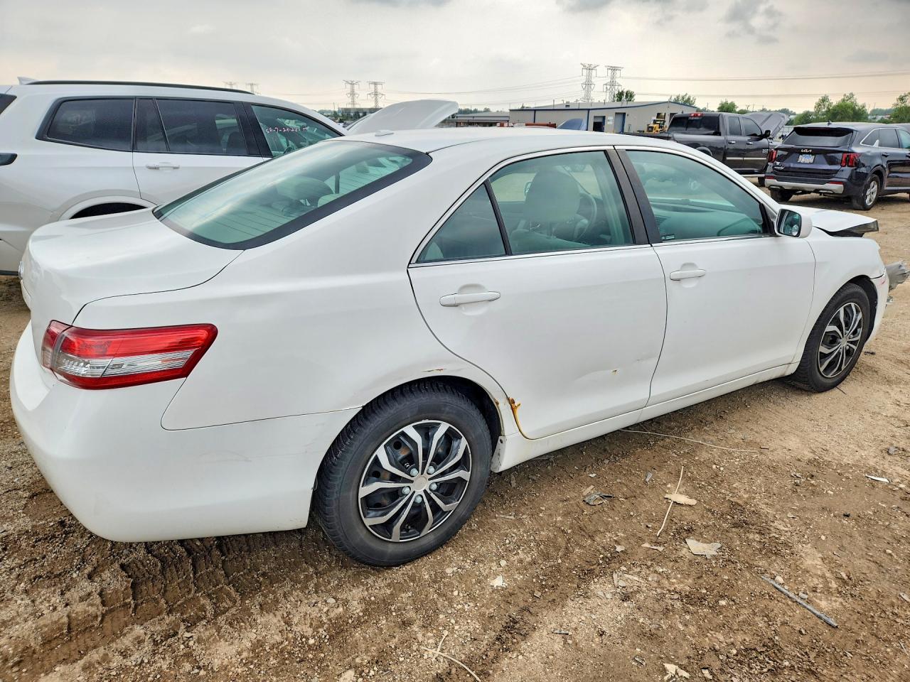 2010 Toyota Camry Le White vin: 4T1BF3EK2AU573877