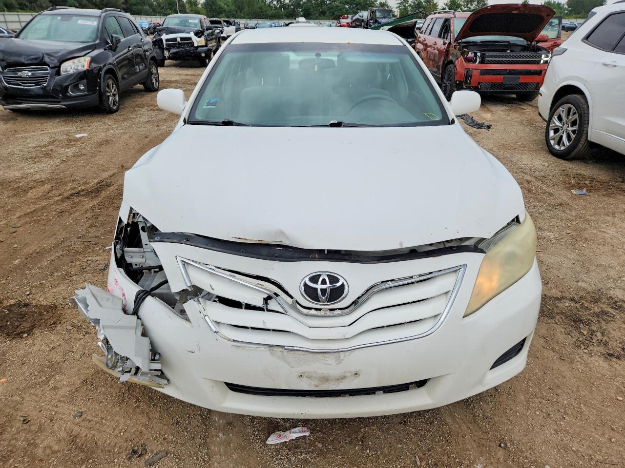 2010 Toyota Camry Le White vin: 4T1BF3EK2AU573877