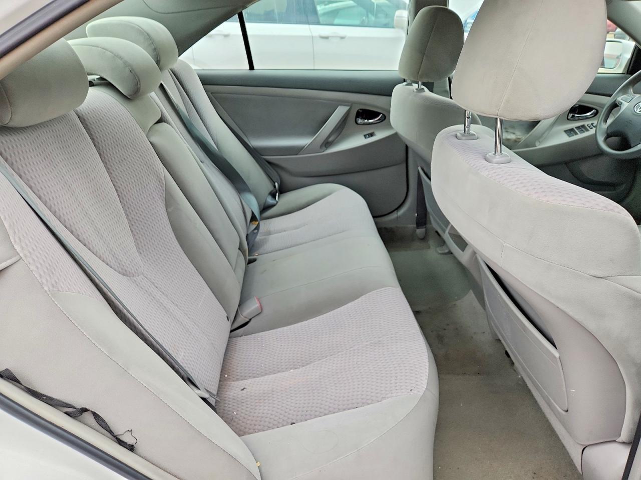 2010 Toyota Camry Le White vin: 4T1BF3EK2AU573877