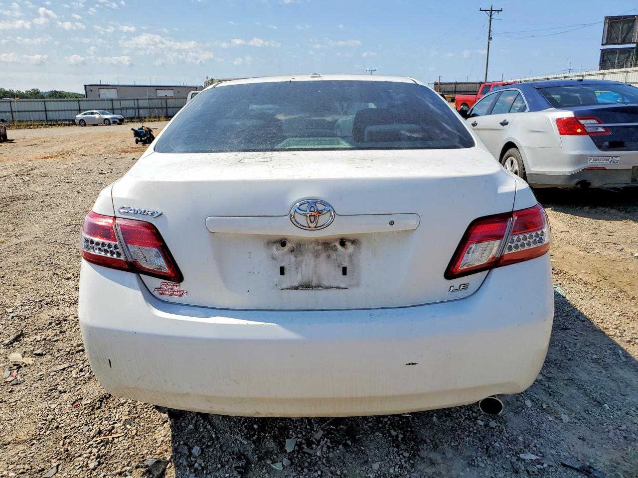 2010 Toyota Camry Le White vin: 4T1BF3EK2AU575502