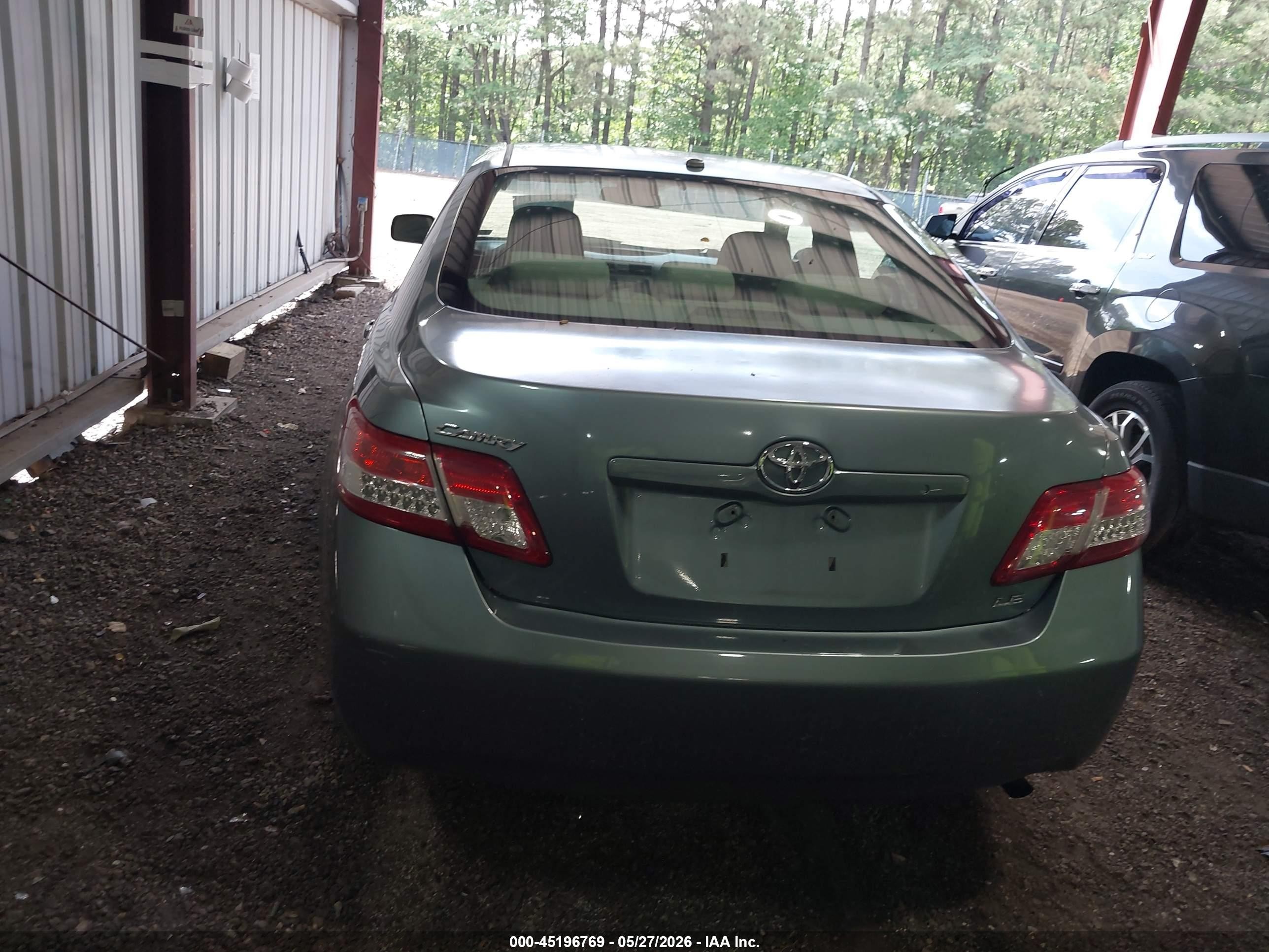 2010 Toyota Camry Le Green vin: 4T1BF3EK2AU575838