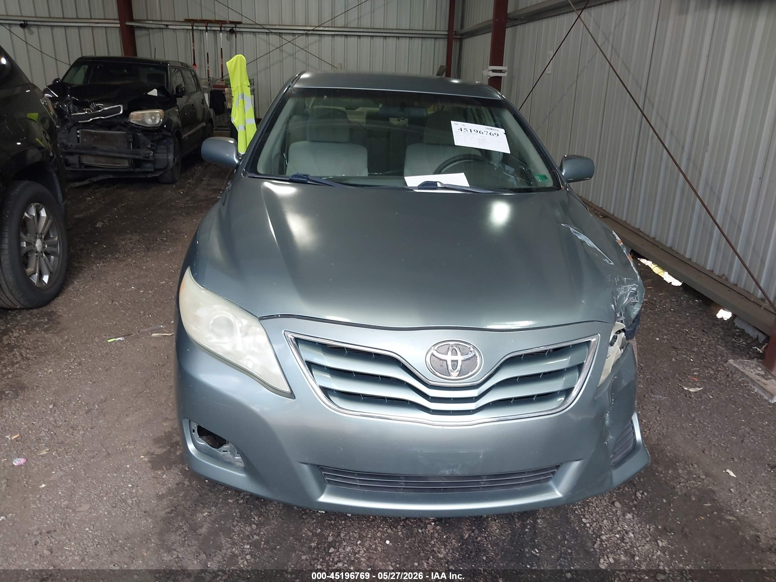 2010 Toyota Camry Le Green vin: 4T1BF3EK2AU575838