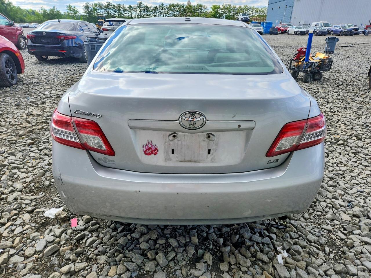 2011 Toyota Camry Le Silver vin: 4T1BF3EK2BU119646