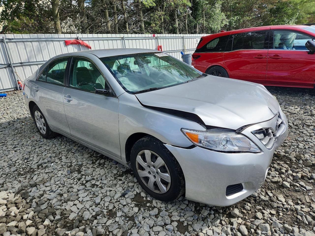 2011 Toyota Camry Le Silver vin: 4T1BF3EK2BU119646
