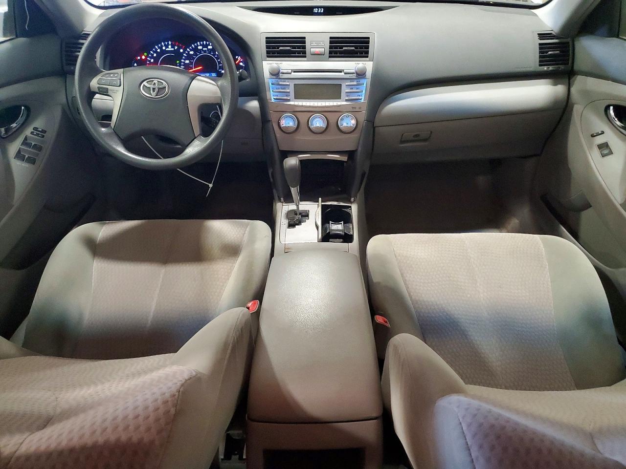 2011 Toyota Camry Le Silver vin: 4T1BF3EK2BU120344