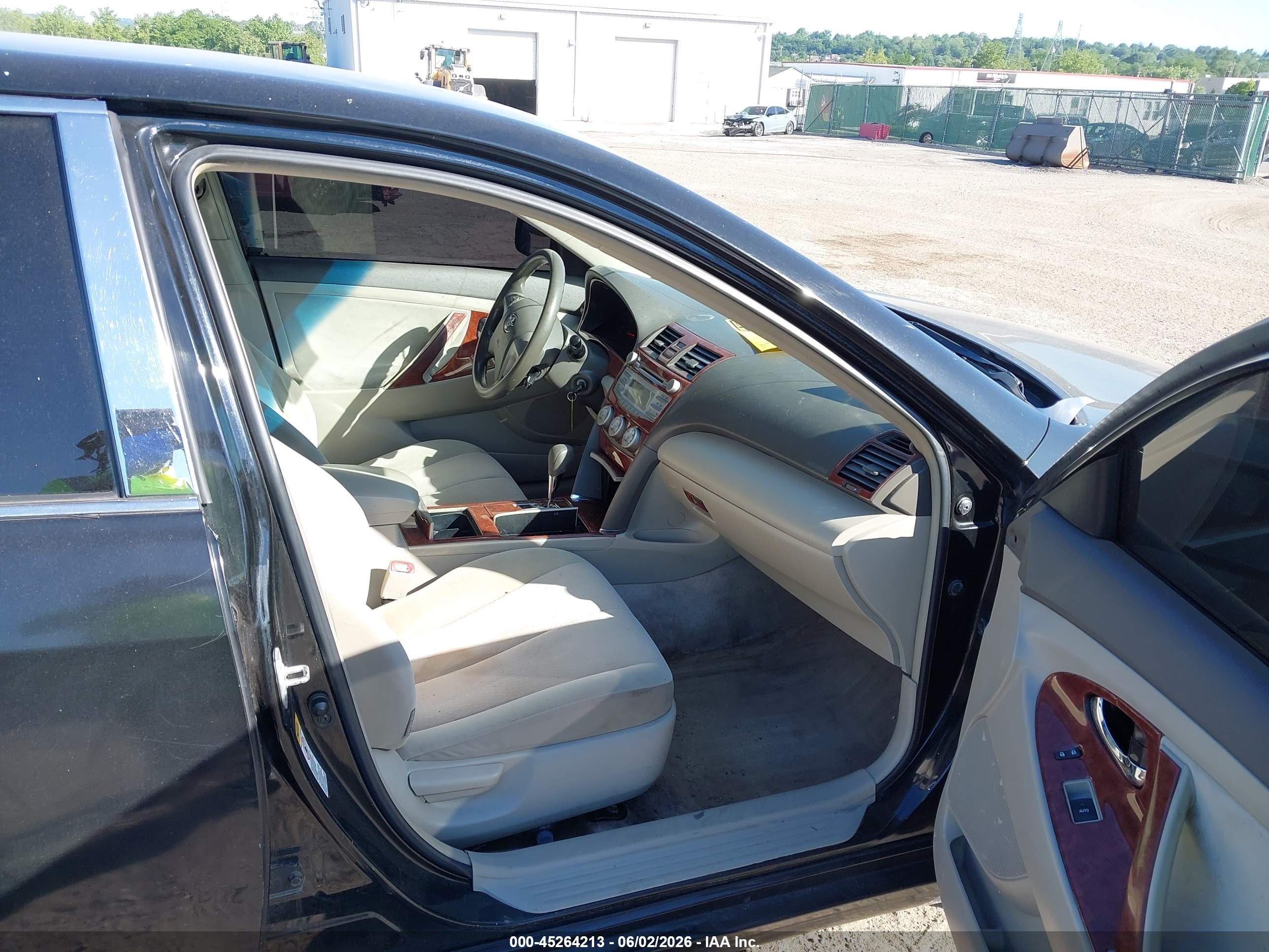 2011 Toyota Camry Le Black vin: 4T1BF3EK2BU124202