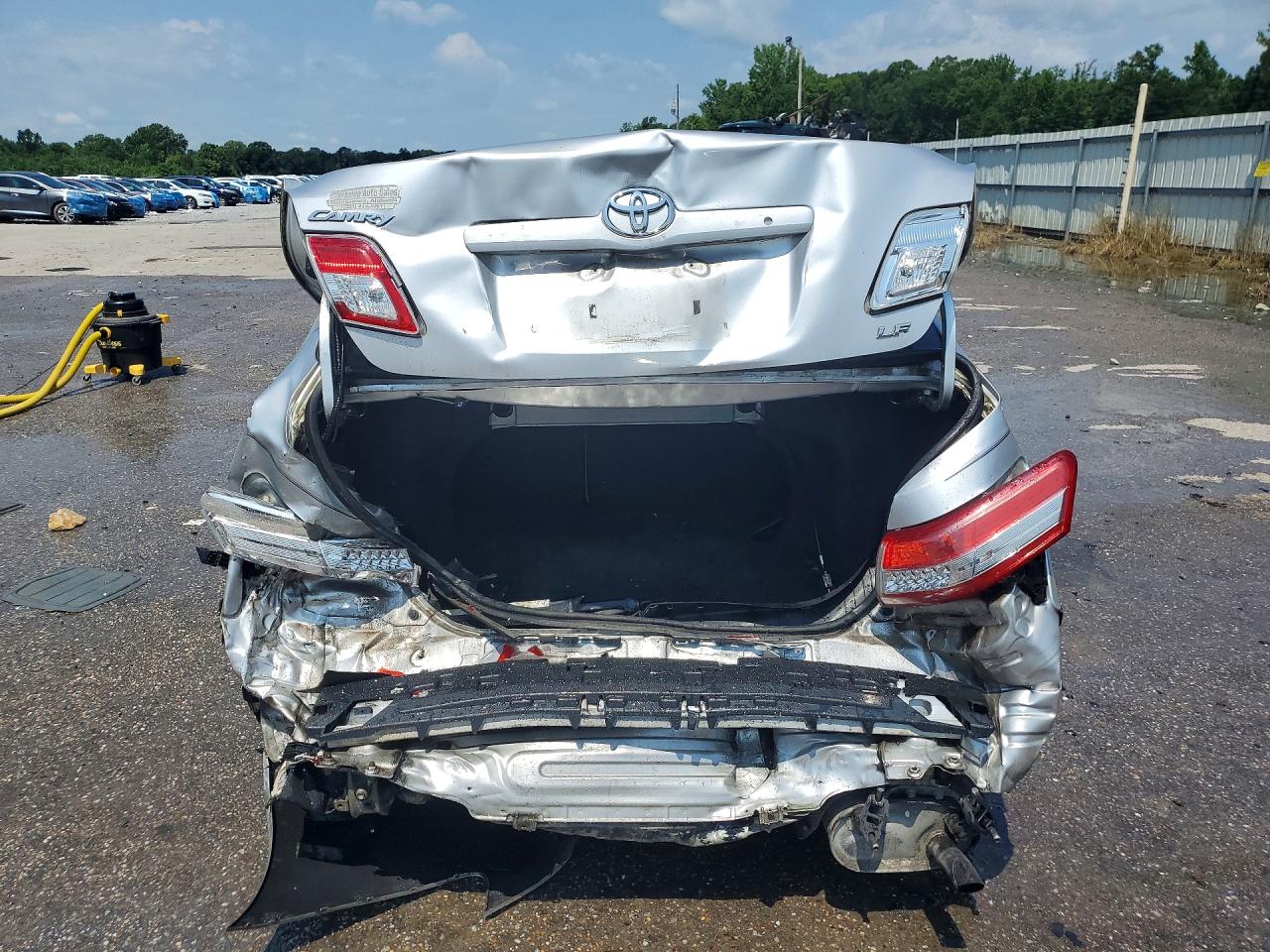 2011 Toyota Camry Le Silver vin: 4T1BF3EK2BU124653