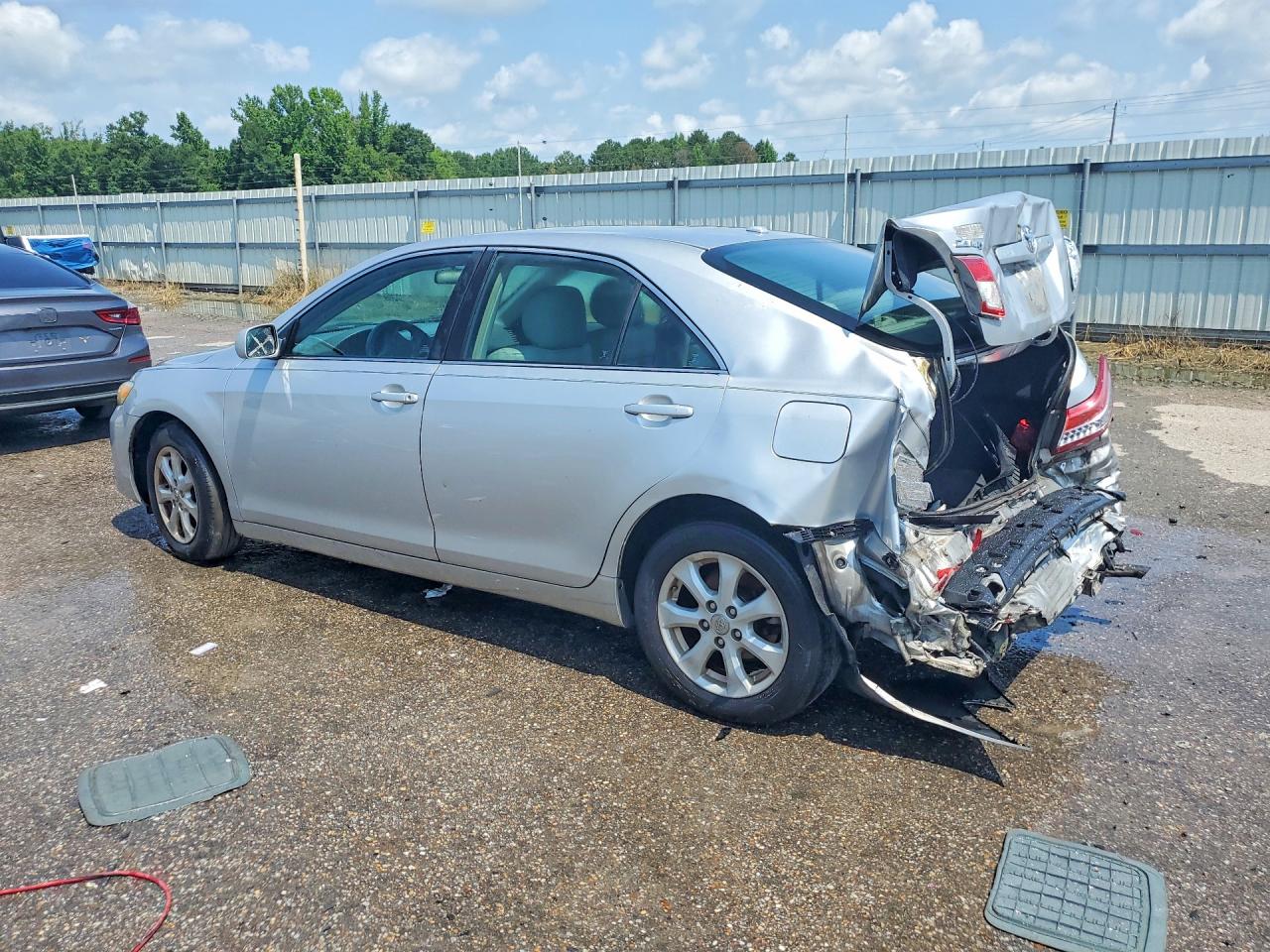 2011 Toyota Camry Le Silver vin: 4T1BF3EK2BU124653