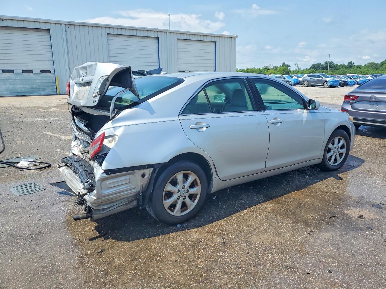 2011 Toyota Camry Le Silver vin: 4T1BF3EK2BU124653