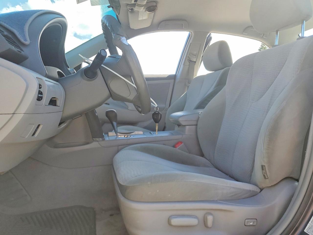 2011 Toyota Camry Le Gray vin: 4T1BF3EK2BU133577