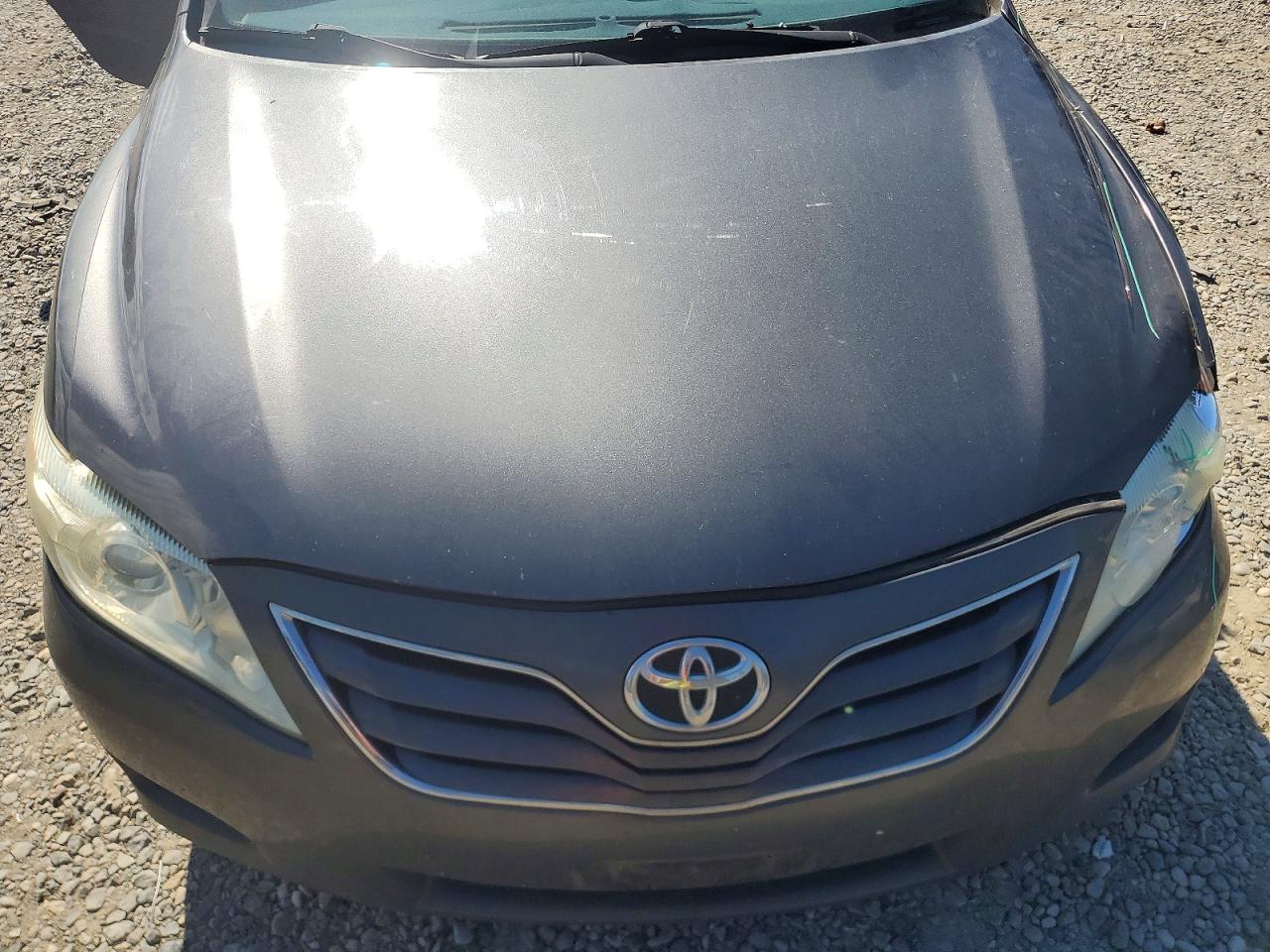 2011 Toyota Camry Le Gray vin: 4T1BF3EK2BU133577