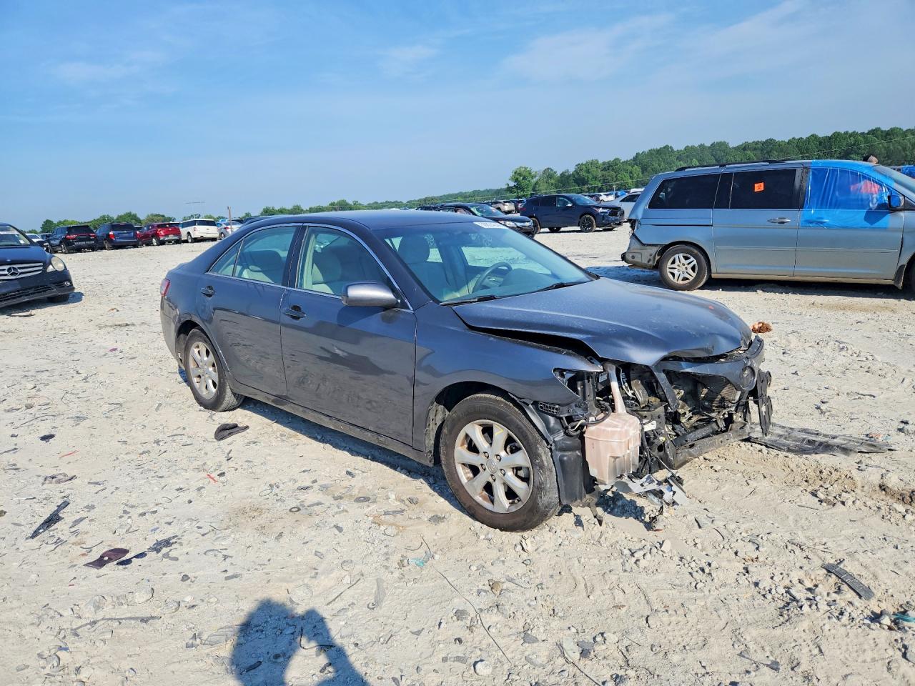2011 Toyota Camry Le Gray vin: 4T1BF3EK2BU134728