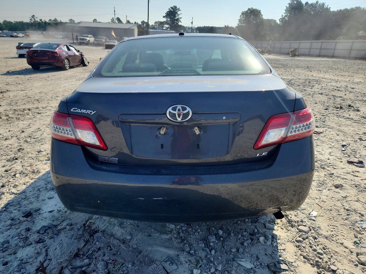 2011 Toyota Camry Le Gray vin: 4T1BF3EK2BU134728