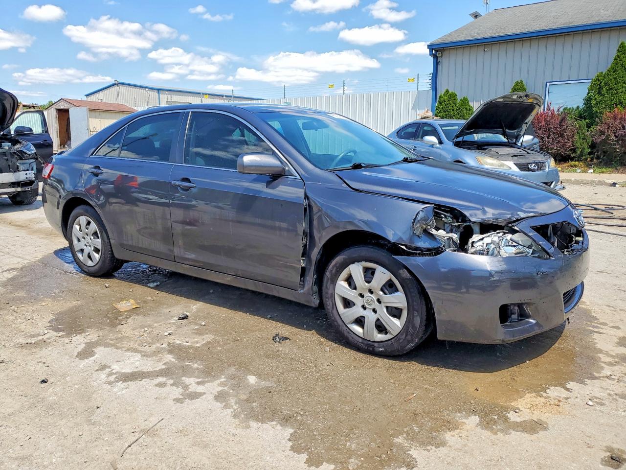 2011 Toyota Camry Le Gray vin: 4T1BF3EK2BU137306