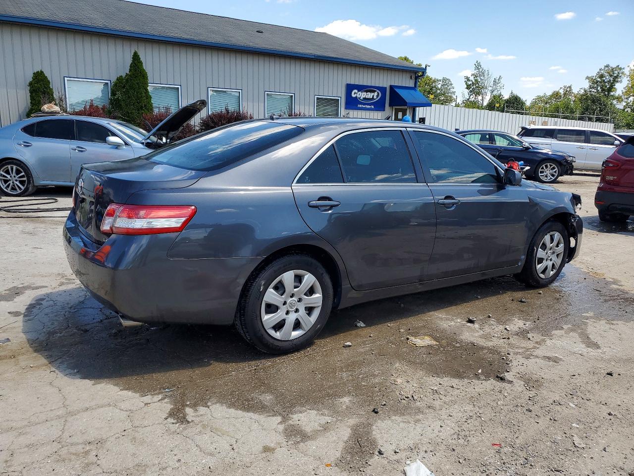 2011 Toyota Camry Le Gray vin: 4T1BF3EK2BU137306