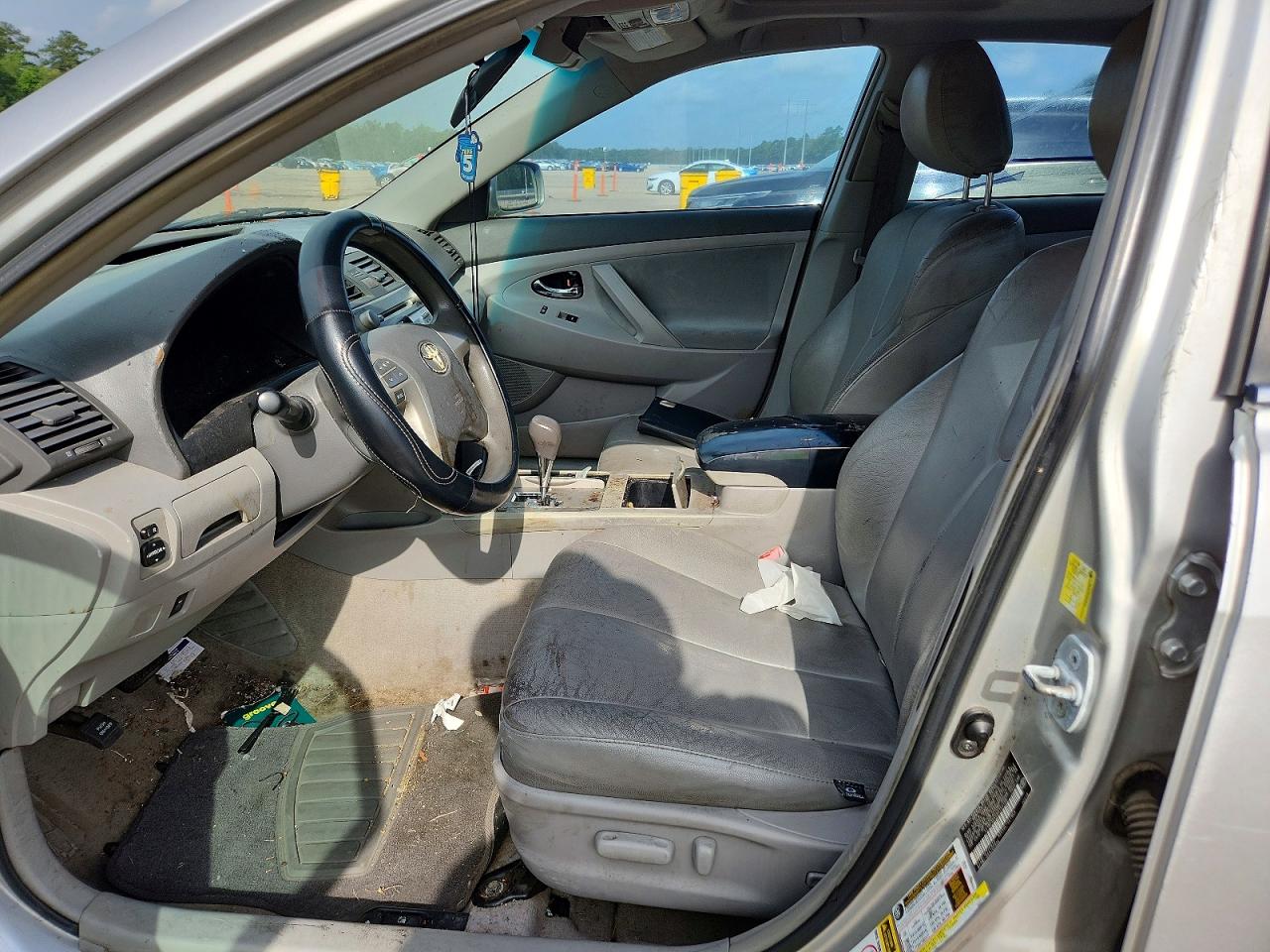 2011 Toyota Camry Le Silver vin: 4T1BF3EK2BU142196