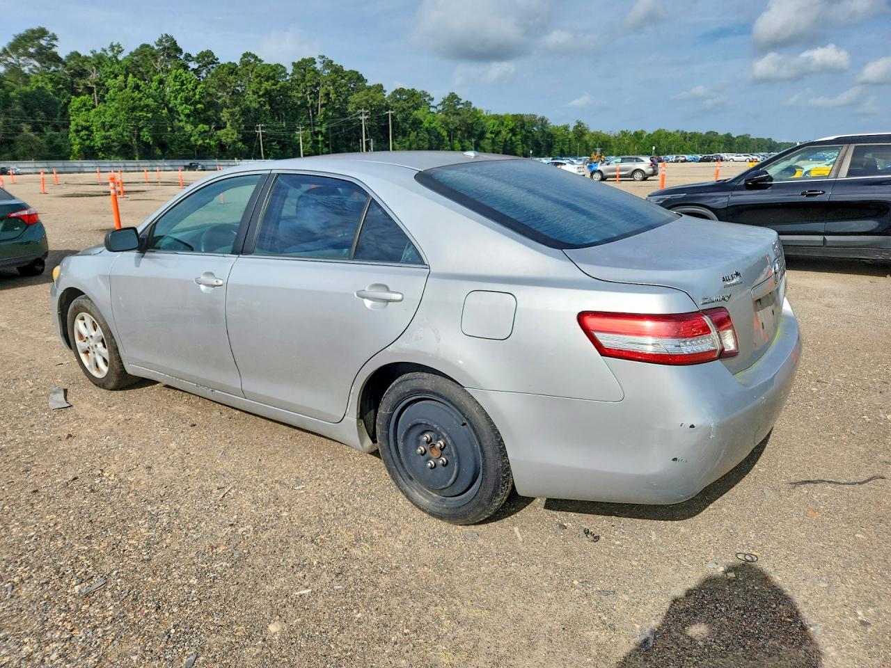 2011 Toyota Camry Le Silver vin: 4T1BF3EK2BU142196