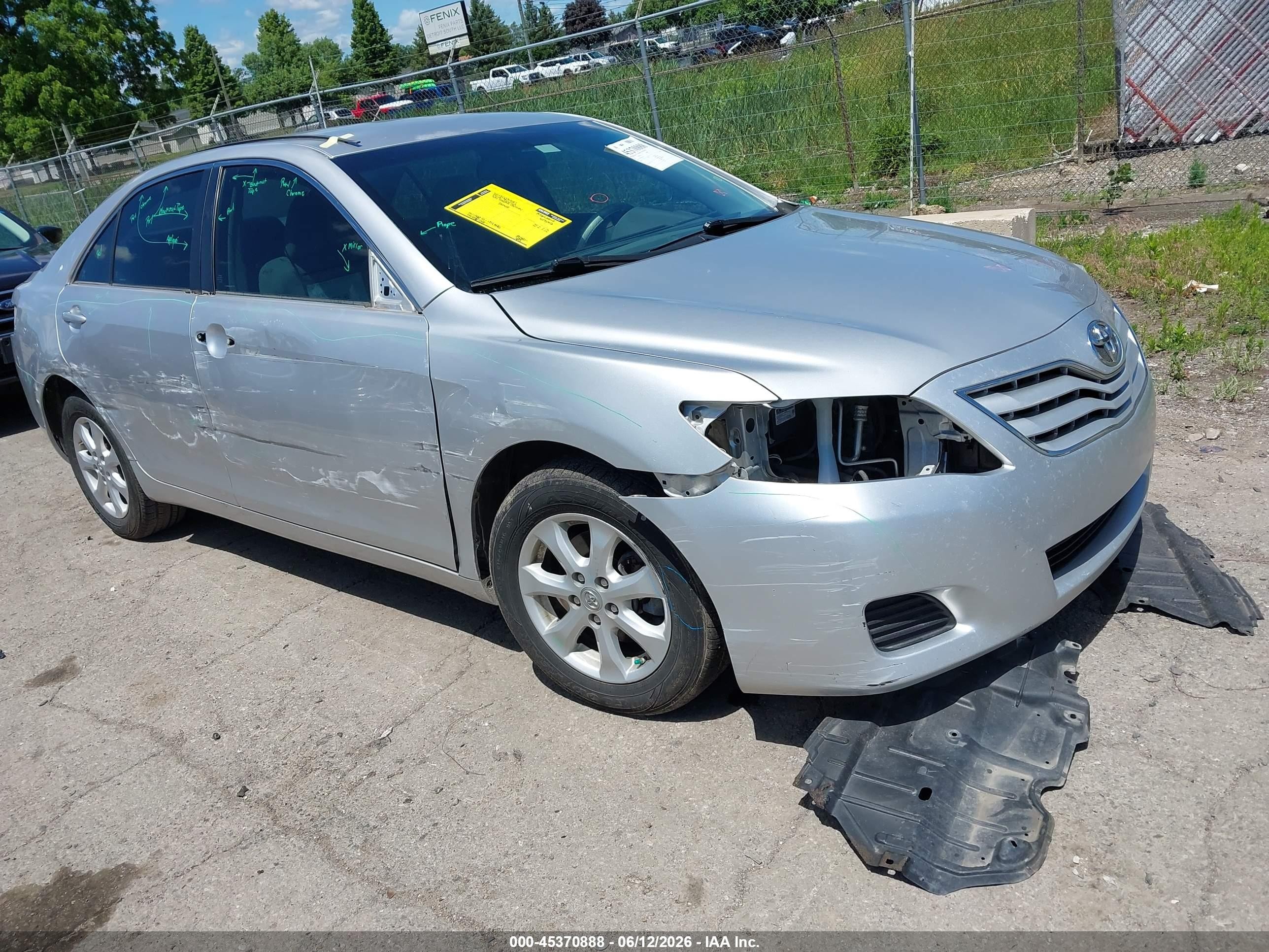 2011 Toyota Camry Le Silver vin: 4T1BF3EK2BU147155