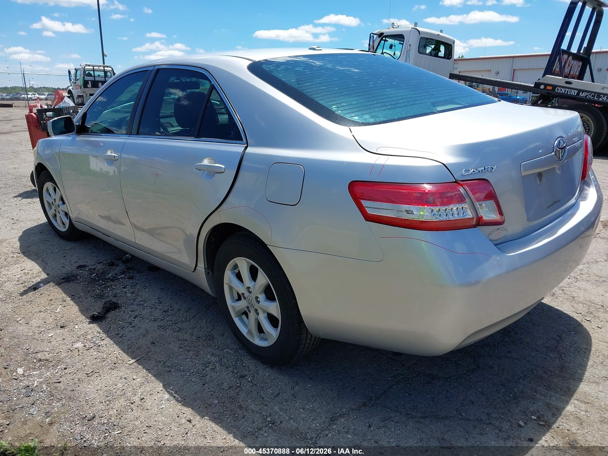2011 Toyota Camry Le Silver vin: 4T1BF3EK2BU147155