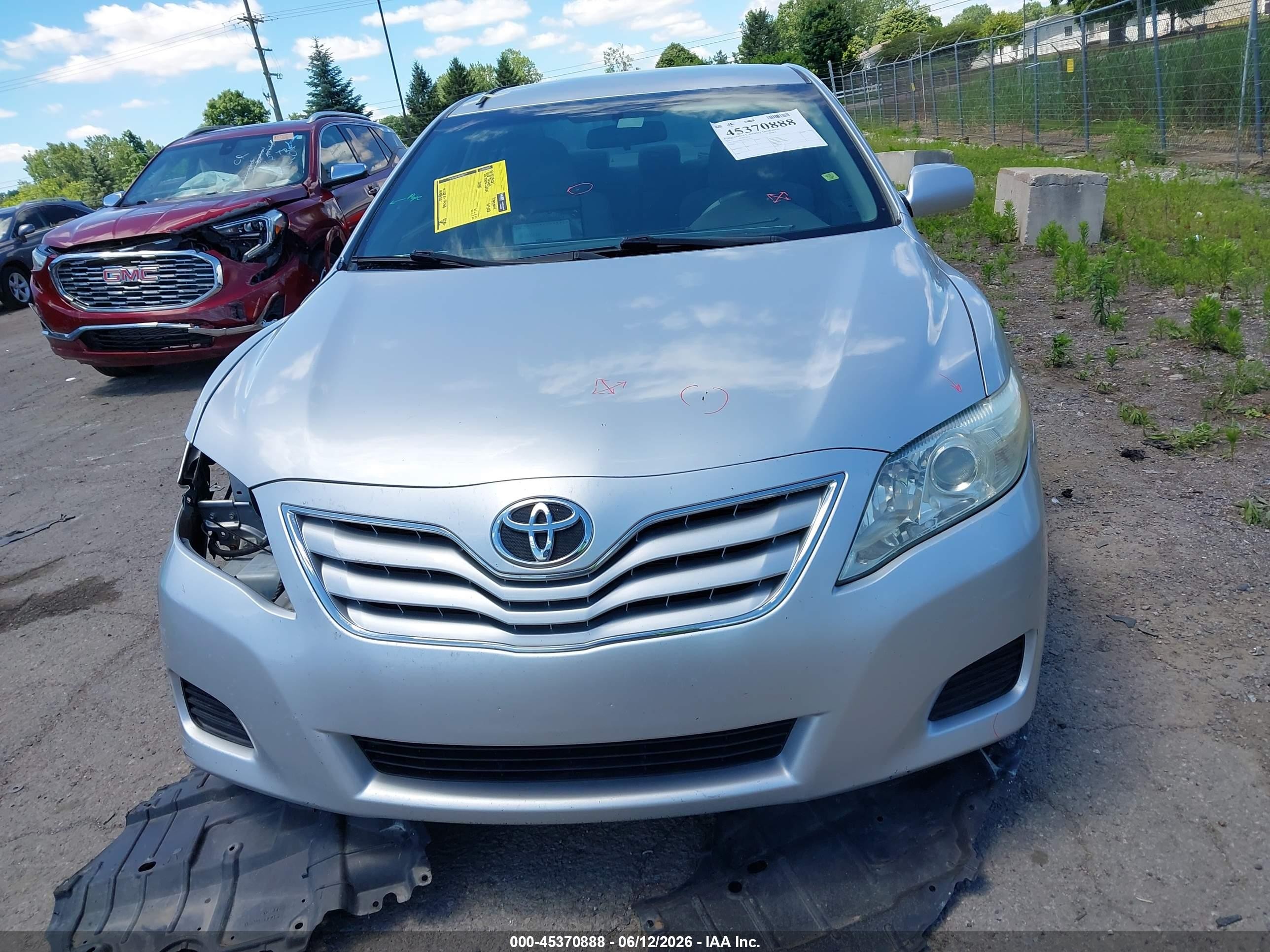 2011 Toyota Camry Le Silver vin: 4T1BF3EK2BU147155